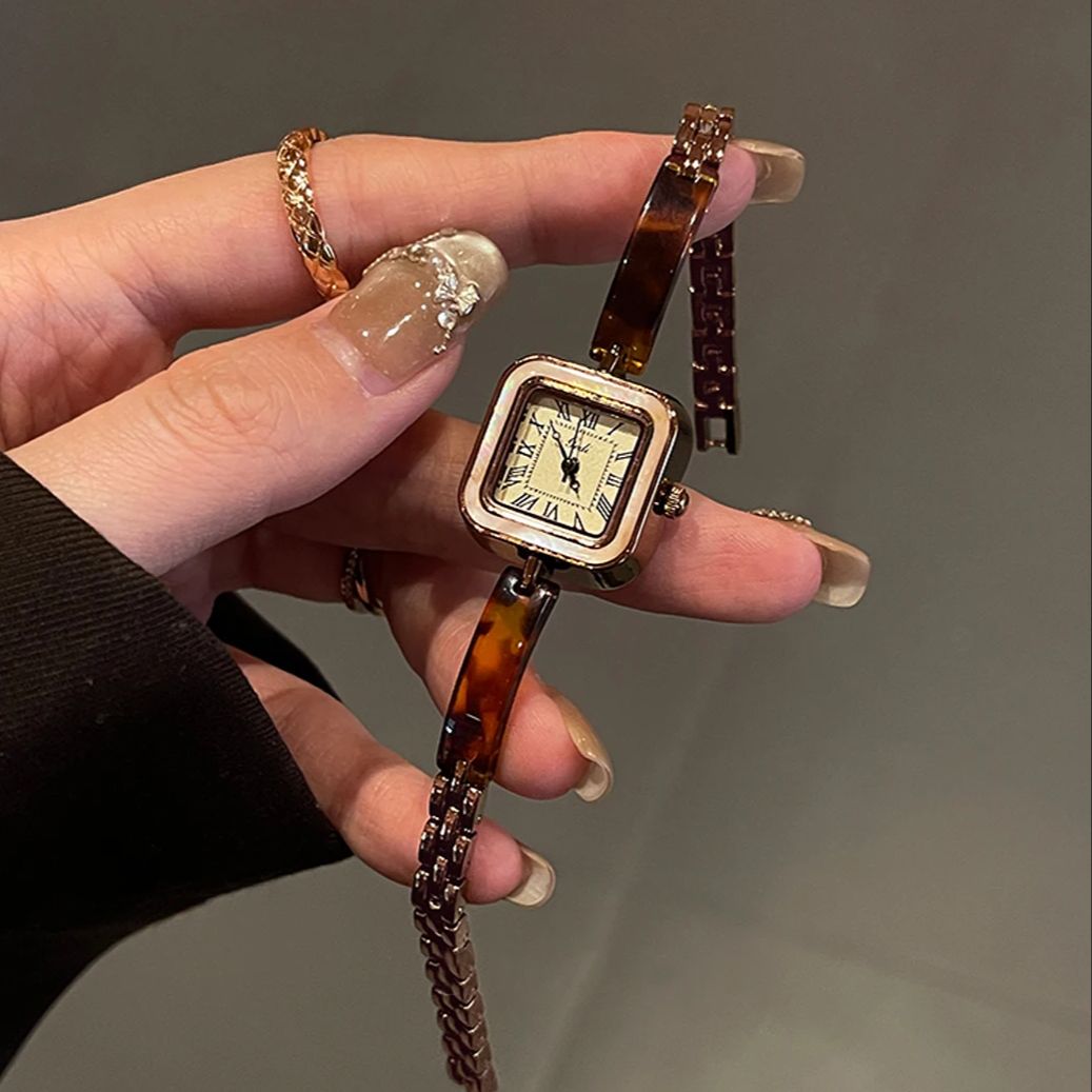 Vintage Fashion Watches - Luxuriöse Vintage-Damenuhren mit römischen Ziffern und