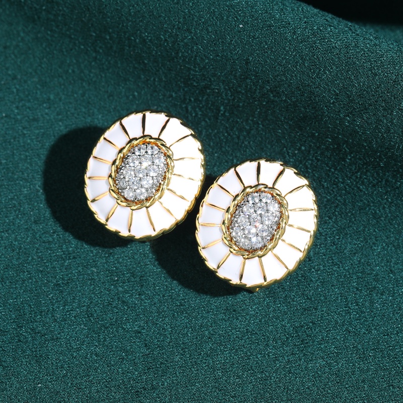 Vintage-Ohrringe aus weißer Em – Vintage Fashion Jewelry Brands Bewertung und Preis