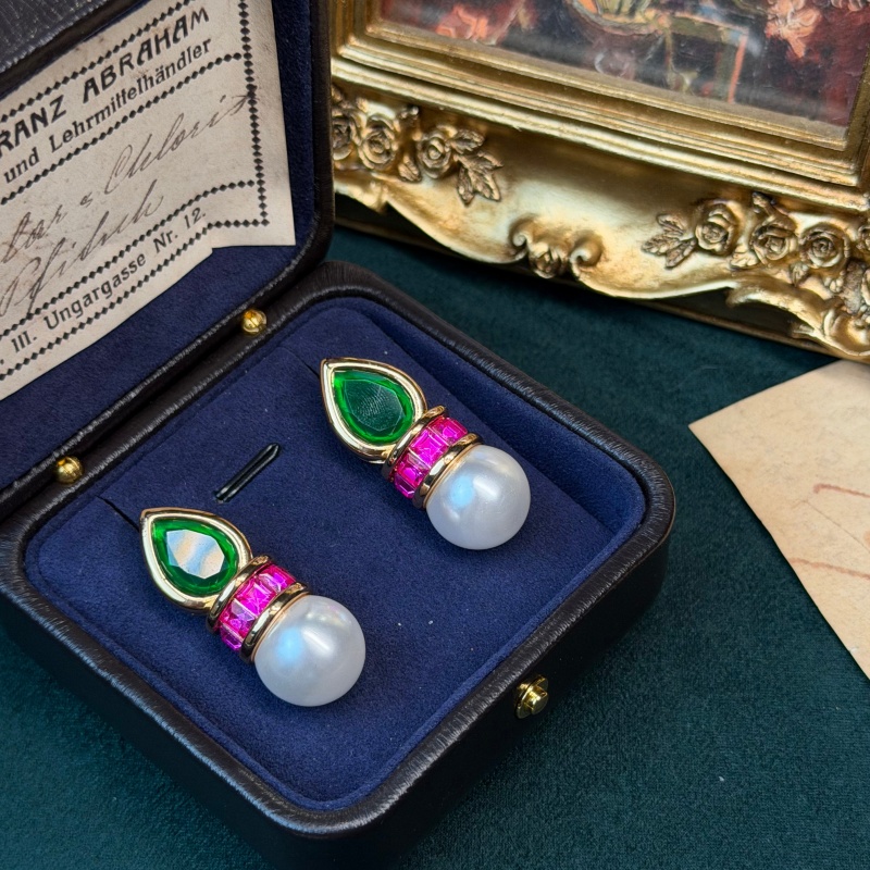 Vintage-Ohrringe aus grünem Gl – Vintage Fashion Jewelry Brands Bewertung und Preis