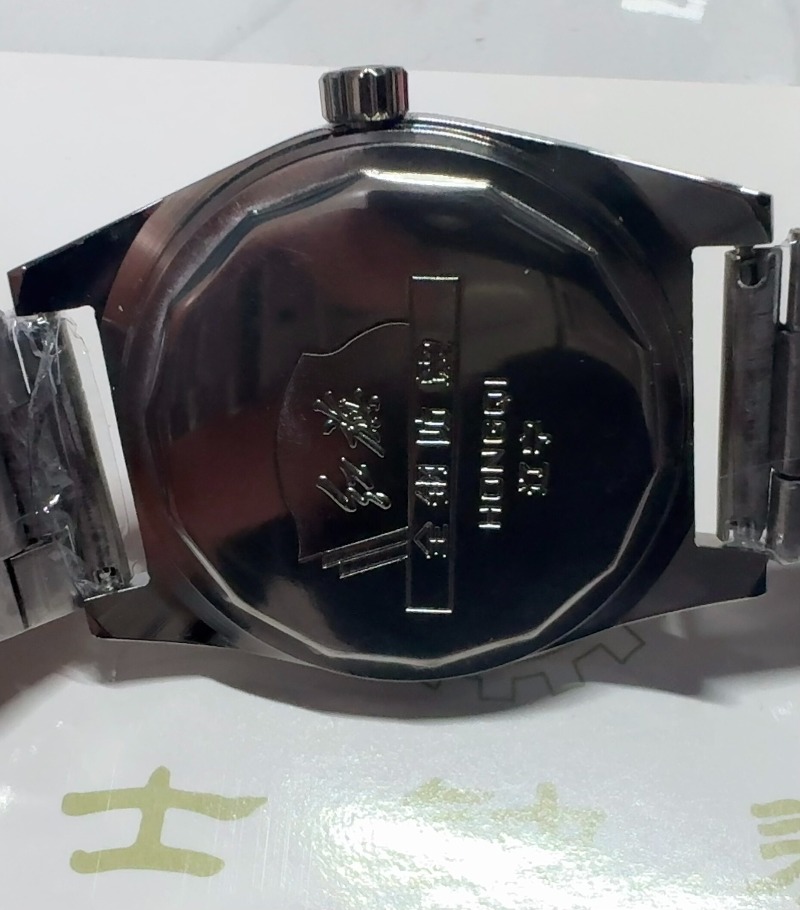 Red Flag Serves The People Her – Vintage Fashion Watches Bewertung und Preis